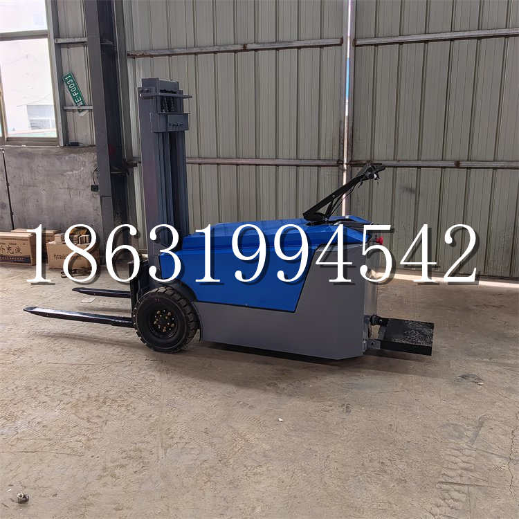 镇赉县全电动叉车插腿式堆高车液压装卸车1.5吨升高小型站驾式铲车